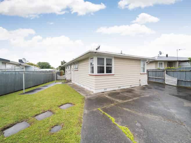 35 Karamea Crescent, Kelvin Grove