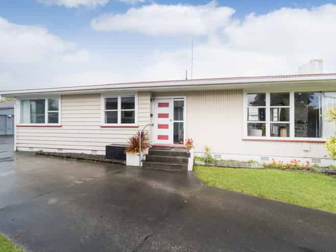 35 Karamea Crescent, Kelvin Grove