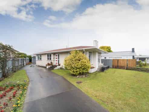 35 Karamea Crescent, Kelvin Grove