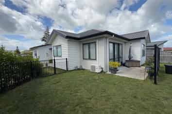 2 Lambert Court, Glenview