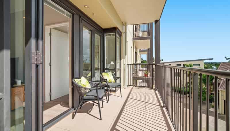 B 203/525 East Coast Road, Browns Bay