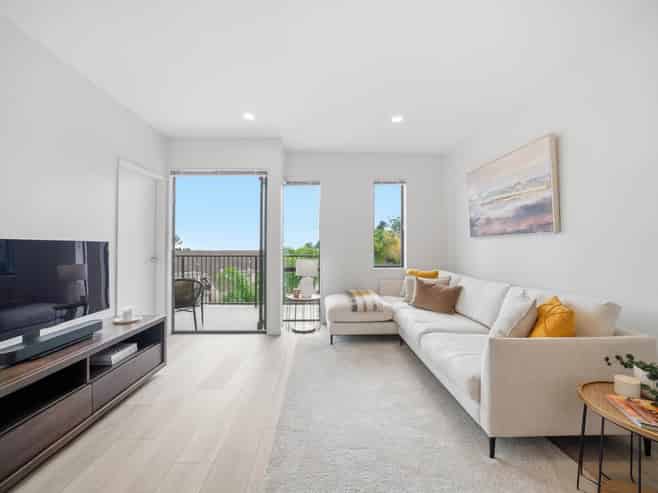 B 203/525 East Coast Road, Browns Bay
