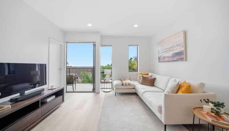 B 203/525 East Coast Road, Browns Bay
