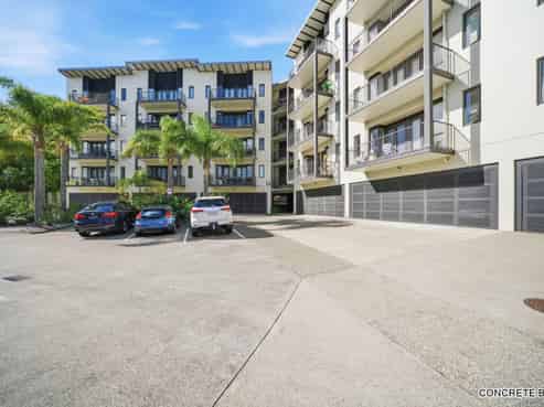B 203/525 East Coast Road, Browns Bay