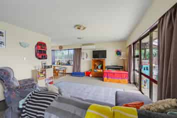 2/119A Prestons Road, Redwood