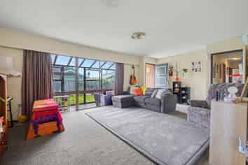 2/119A Prestons Road, Redwood