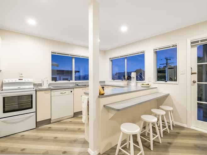 76 Bayview Road, Paremata