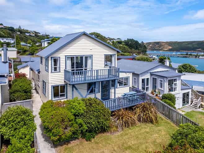 76 Bayview Road, Paremata