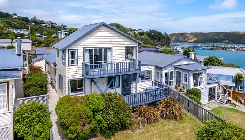 76 Bayview Road, Paremata