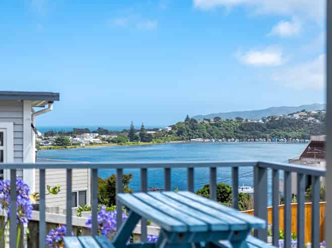 76 Bayview Road, Paremata