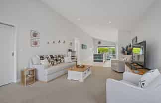 37 St Pauls Drive, Brookfield