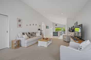 37 St Pauls Drive, Brookfield