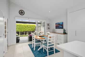 37 St Pauls Drive, Brookfield