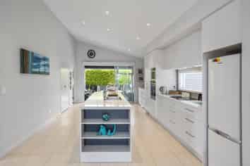 37 St Pauls Drive, Brookfield