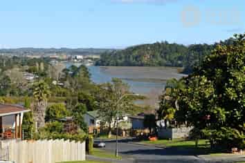 39 Pemberton Ave, Bayview