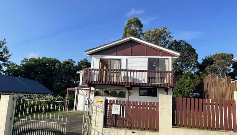 39 Pemberton Ave, Bayview