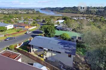 39 Pemberton Ave, Bayview