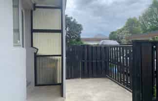 2/13 Latham Avenue, Pakuranga