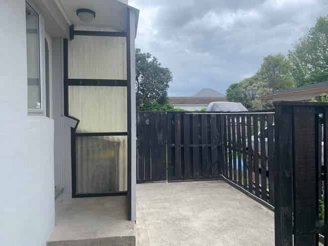 2/13 Latham Avenue, Pakuranga