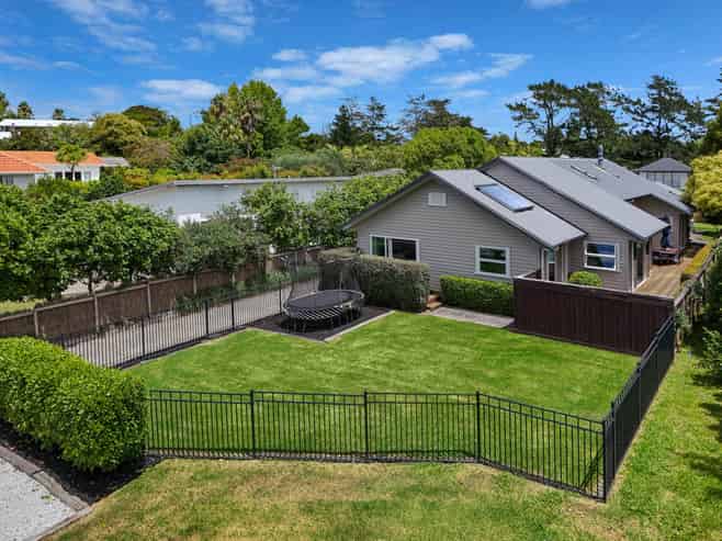 51 Churchouse Road, Greenhithe