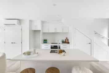 34 Ara Mara Hua, Henderson