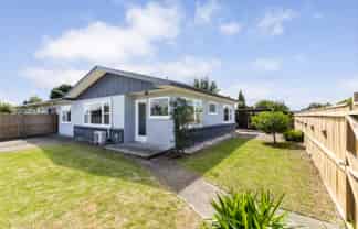 51 Clarence Cox Crescent, Pirimai