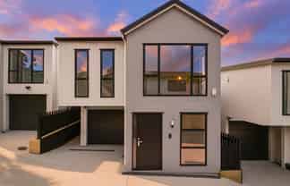 34B  Ian Sage Avenue, Torbay