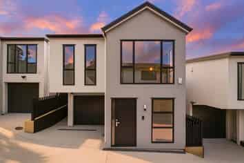 34B  Ian Sage Avenue, Torbay