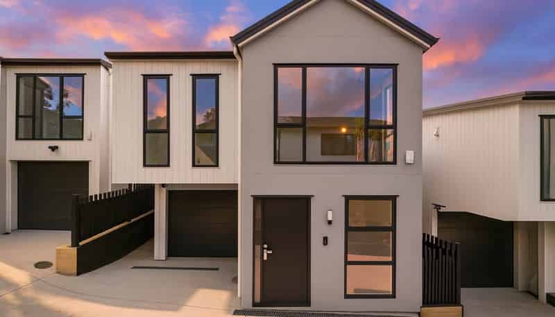 34B  Ian Sage Avenue, Torbay