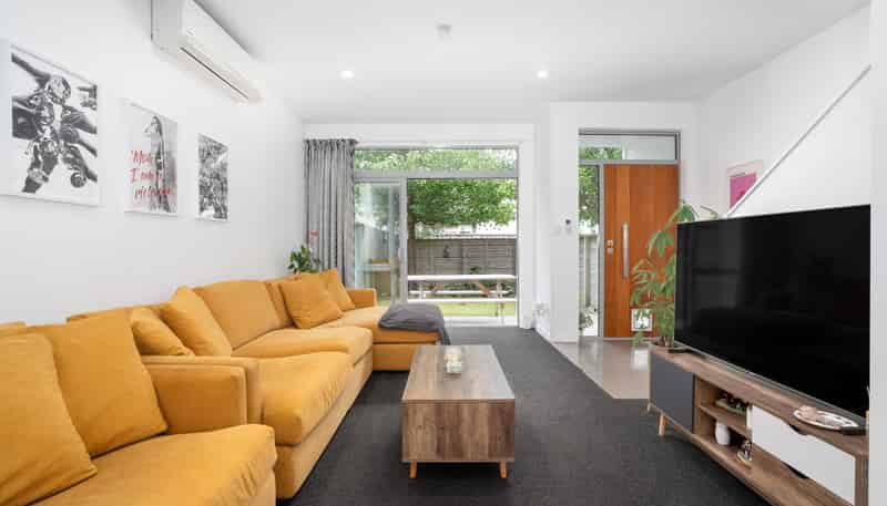 11/59 The Parade, Island Bay