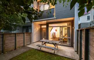 11/59 The Parade, Island Bay