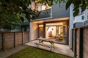 11/59 The Parade, Island Bay