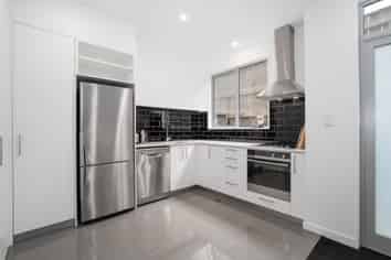 11/59 The Parade, Island Bay