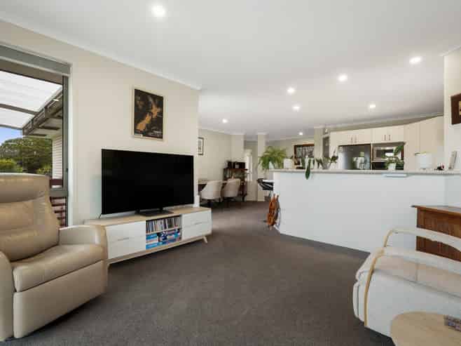 15 Uretara Drive, Katikati