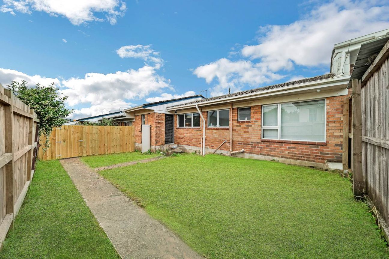 Brick & Tile Home in a Super Convenient Location - Ansicht 2