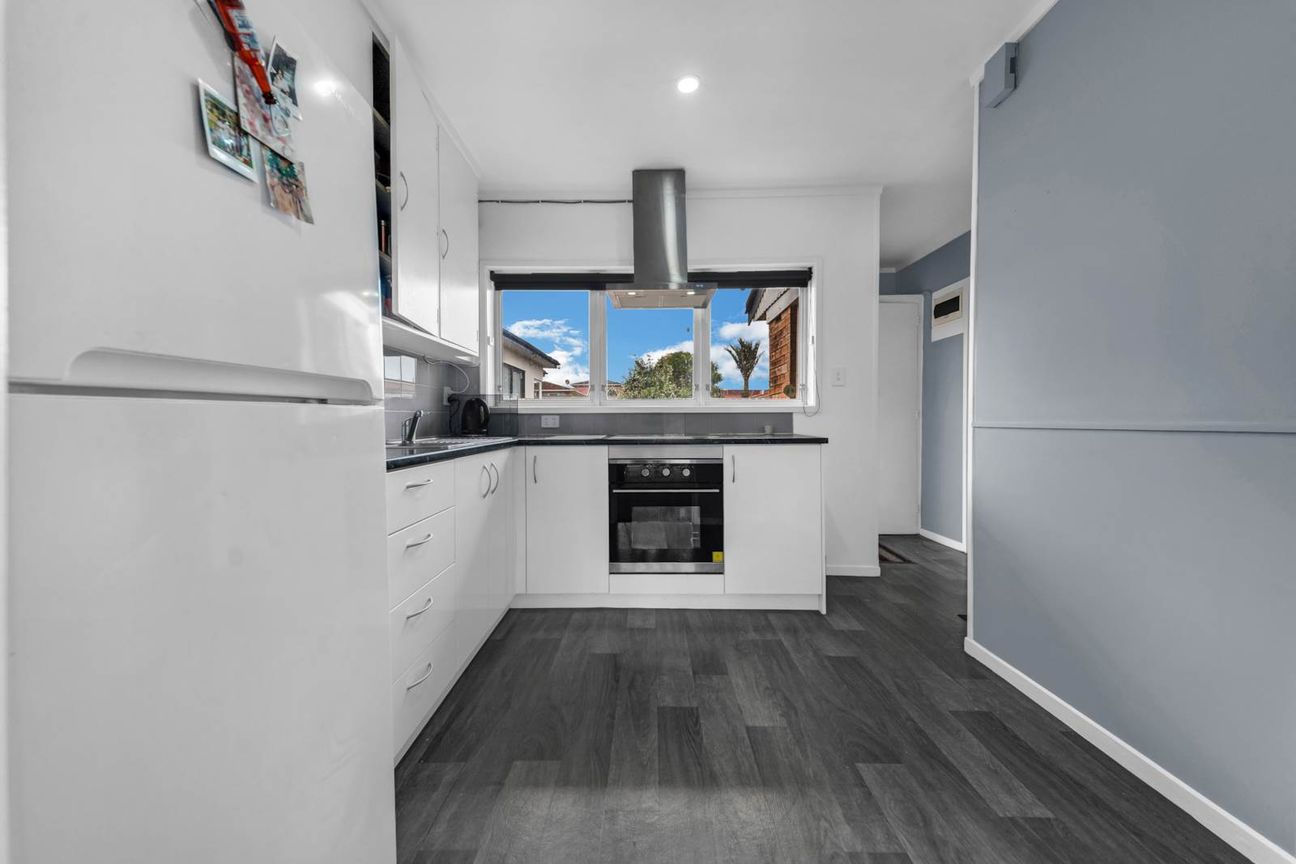 Brick & Tile Home in a Super Convenient Location - Ansicht 6