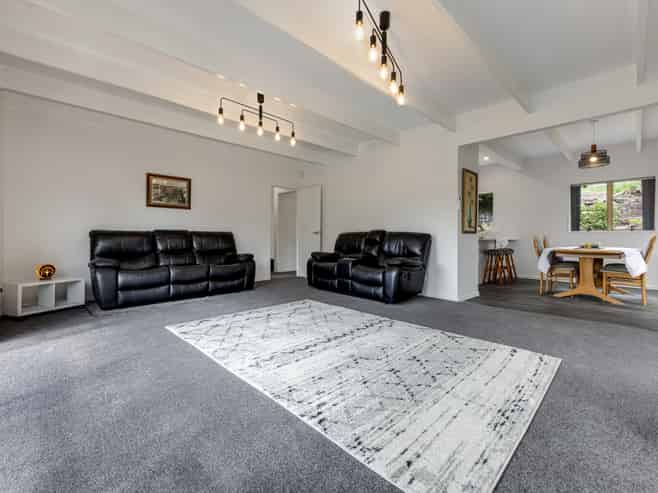 67 Daffodil Street, Titirangi