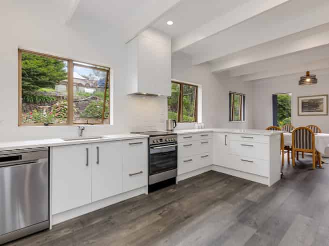 67 Daffodil Street, Titirangi