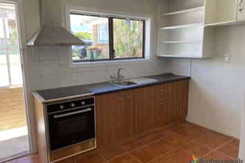 2/85A station Road, Papatoetoe