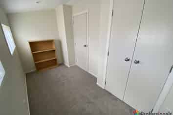 2/85A station Road, Papatoetoe