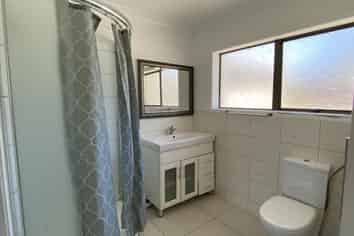 2/85A station Road, Papatoetoe