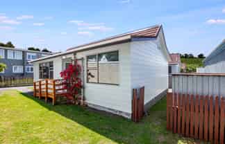 176A Queens Drive, Lyall Bay