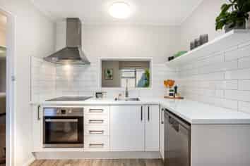 176A Queens Drive, Lyall Bay