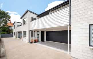 2/13 Manning Street, Hamilton Central