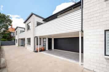 2/13 Manning Street, Hamilton Central