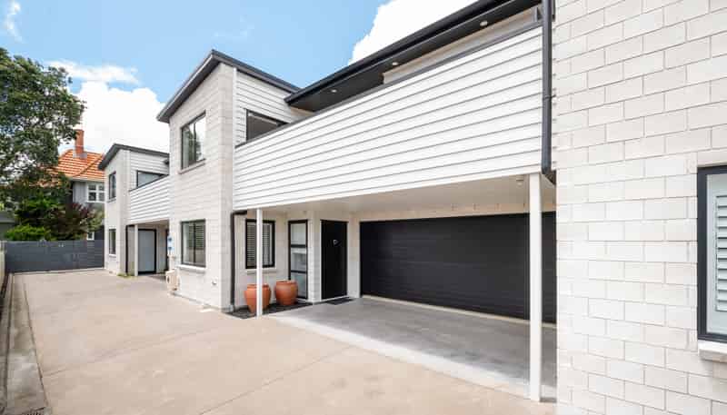 2/13 Manning Street, Hamilton Central