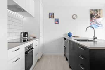 2/13 Manning Street, Hamilton Central