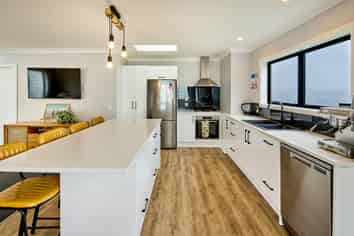 75 Erlestoke Crescent, Churton Park