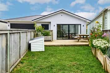 75 Erlestoke Crescent, Churton Park