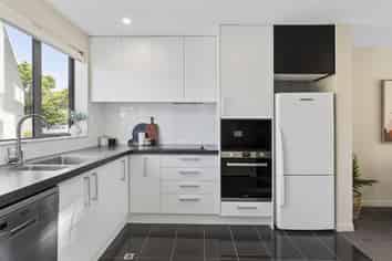 9/2 Stone Street, Miramar